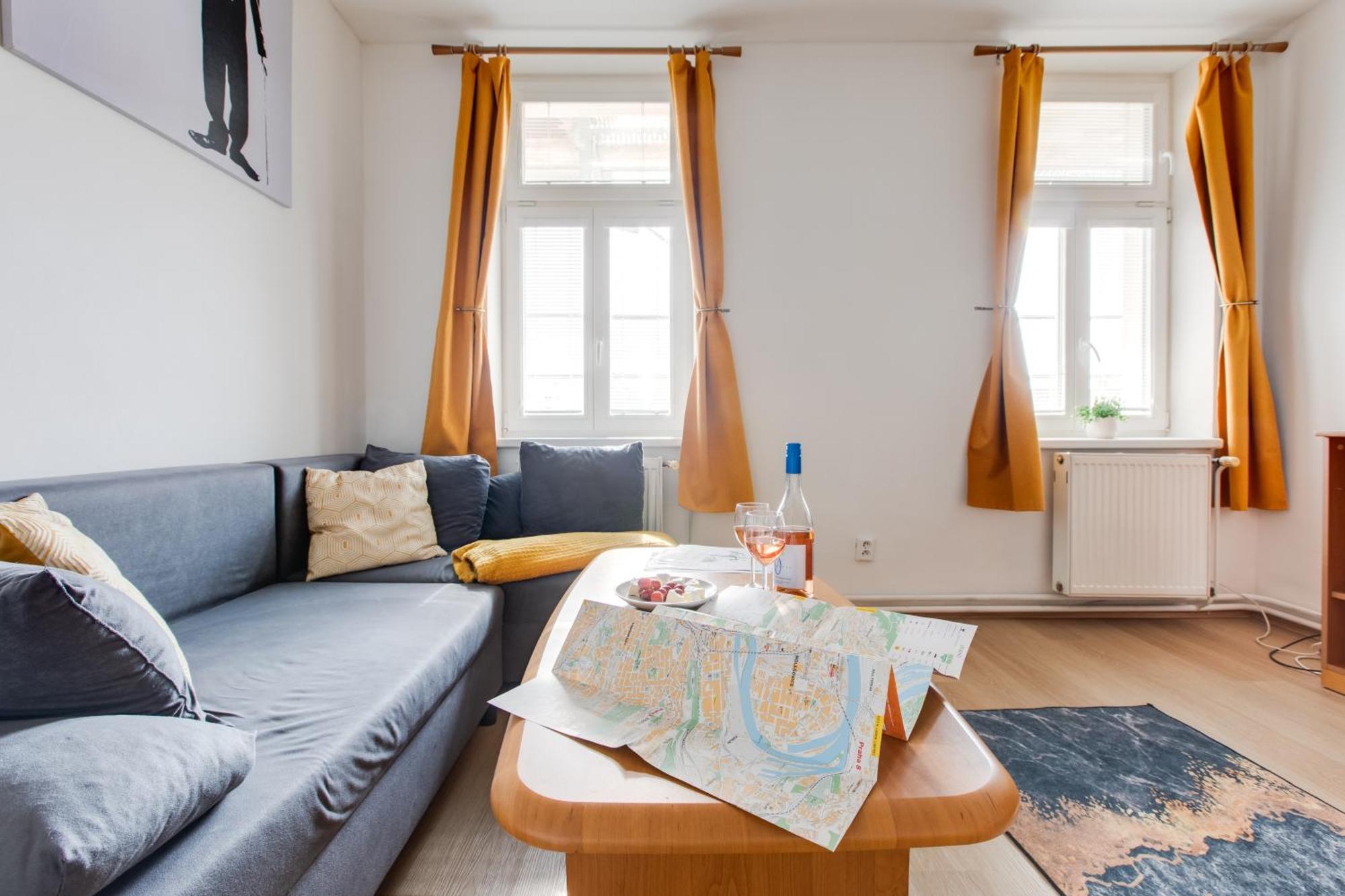 Sunshine Apartment Near The City Center - Prague, Prague