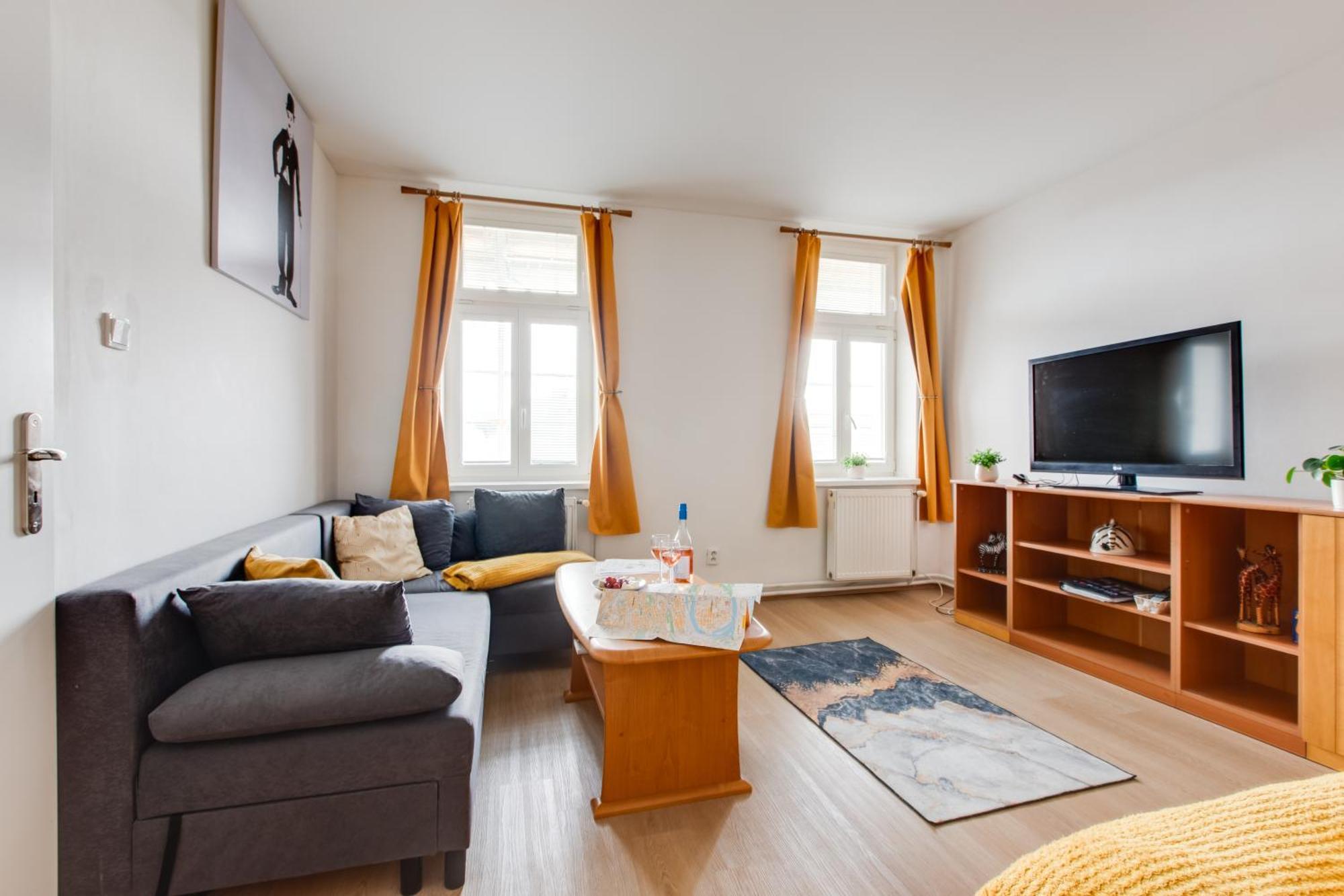Sunshine Apartment Near The City Center - Prague — Photos 1